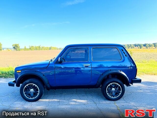 Синий ВАЗ Нива, объемом двигателя 1.7 л и пробегом 57 тыс. км за 5300 $, фото 2 на Automoto.ua