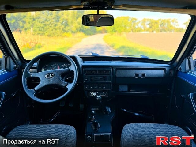 Синий ВАЗ Нива, объемом двигателя 1.7 л и пробегом 57 тыс. км за 5300 $, фото 4 на Automoto.ua