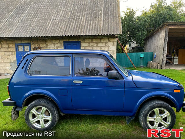 Синий ВАЗ Нива, объемом двигателя 1.7 л и пробегом 178 тыс. км за 5100 $, фото 3 на Automoto.ua