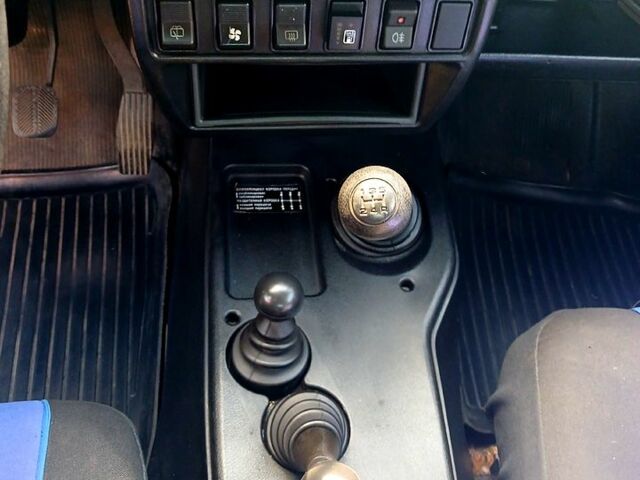 Синий ВАЗ Нива, объемом двигателя 1.7 л и пробегом 152 тыс. км за 3500 $, фото 2 на Automoto.ua