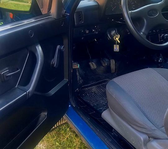 Синий ВАЗ Нива, объемом двигателя 1.7 л и пробегом 175 тыс. км за 4450 $, фото 6 на Automoto.ua