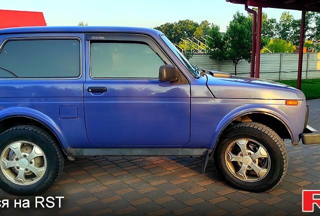Синий ВАЗ Нива, объемом двигателя 1.7 л и пробегом 117 тыс. км за 6200 $, фото 5 на Automoto.ua