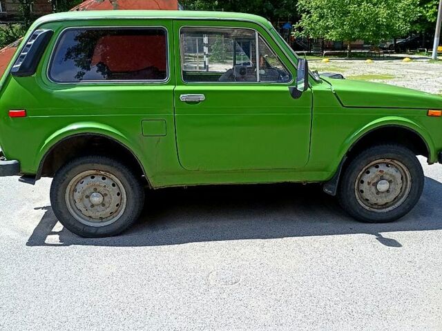 Зеленый ВАЗ Нива, объемом двигателя 1.6 л и пробегом 111 тыс. км за 1500 $, фото 1 на Automoto.ua