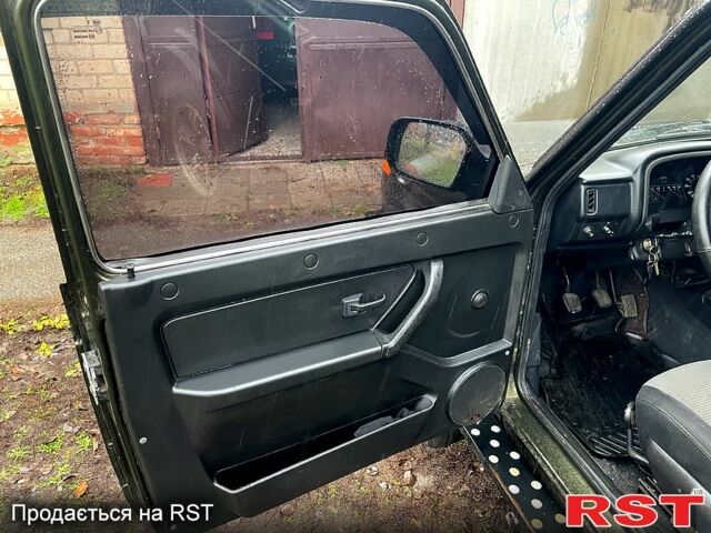 Зелений ВАЗ Нива, об'ємом двигуна 1.6 л та пробігом 35 тис. км за 3700 $, фото 6 на Automoto.ua