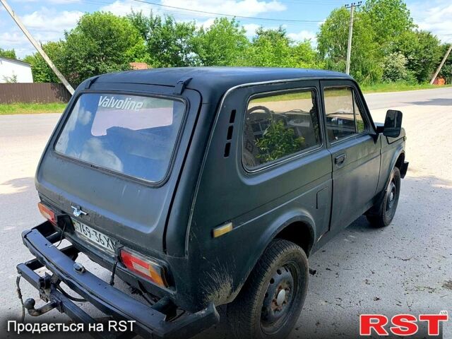 Зеленый ВАЗ Нива, объемом двигателя 1.7 л и пробегом 100 тыс. км за 1000 $, фото 3 на Automoto.ua