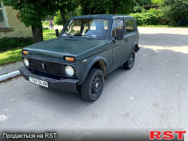 Зеленый ВАЗ Нива, объемом двигателя 1.7 л и пробегом 100 тыс. км за 1000 $, фото 2 на Automoto.ua