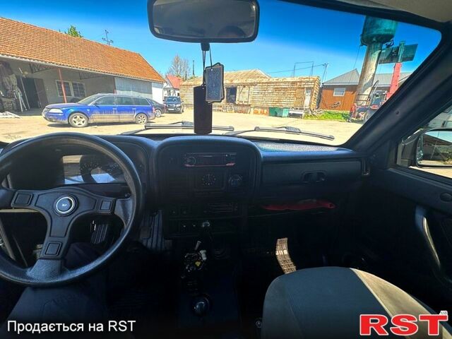Зелений ВАЗ Нива, об'ємом двигуна 1.6 л та пробігом 50 тис. км за 3700 $, фото 4 на Automoto.ua