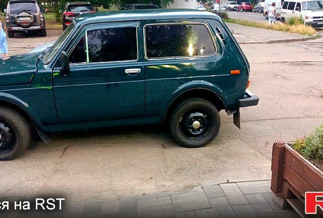 Зеленый ВАЗ Нива, объемом двигателя 1.6 л и пробегом 0 тыс. км за 1800 $, фото 1 на Automoto.ua
