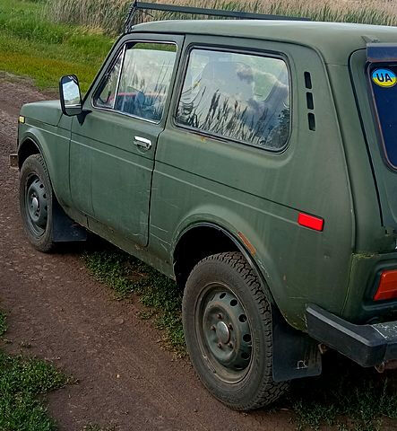Зеленый ВАЗ Нива, объемом двигателя 1.5 л и пробегом 0 тыс. км за 2250 $, фото 4 на Automoto.ua