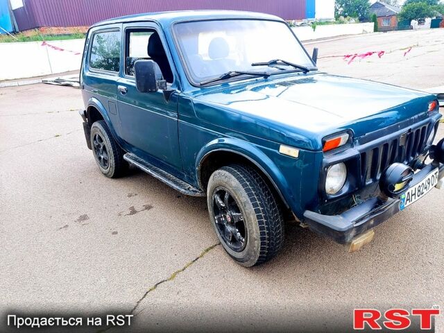 Зеленый ВАЗ Нива, объемом двигателя 1.6 л и пробегом 150 тыс. км за 1600 $, фото 3 на Automoto.ua