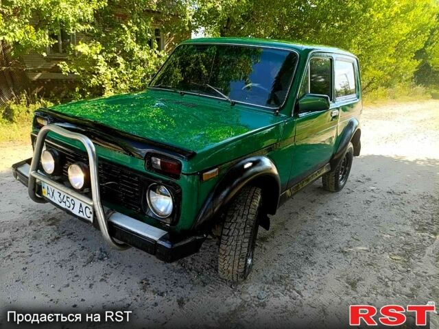 Зелений ВАЗ Нива, об'ємом двигуна 1.7 л та пробігом 300 тис. км за 1499 $, фото 1 на Automoto.ua
