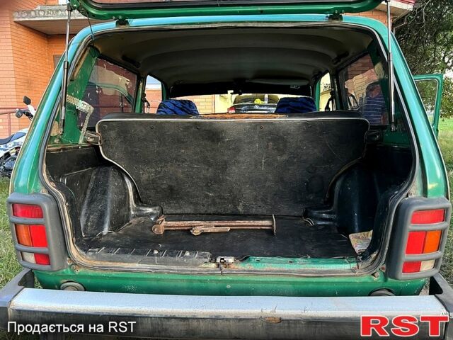 Зеленый ВАЗ Нива, объемом двигателя 1.6 л и пробегом 100 тыс. км за 1600 $, фото 4 на Automoto.ua
