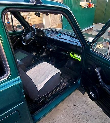Зеленый ВАЗ Нива, объемом двигателя 1.6 л и пробегом 50 тыс. км за 3500 $, фото 5 на Automoto.ua