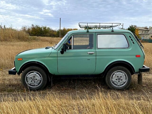 ВАЗ Нива 1989 у Барвенковом на Automoto.ua Зелений ВАЗ Нива, об'ємом двигуна 1.6 л та пробігом 123 тис. км за 3150 $, фото 1 на Automoto.ua