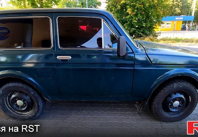 Зеленый ВАЗ Нива, объемом двигателя 1.6 л и пробегом 300 тыс. км за 2800 $, фото 1 на Automoto.ua