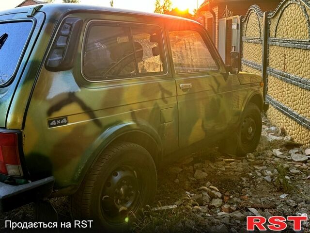Зеленый ВАЗ Нива, объемом двигателя 1.6 л и пробегом 300 тыс. км за 1200 $, фото 1 на Automoto.ua