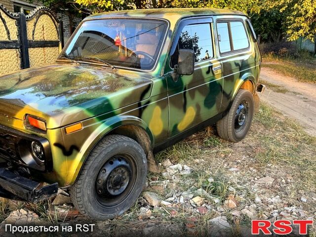 Зеленый ВАЗ Нива, объемом двигателя 1.6 л и пробегом 300 тыс. км за 1200 $, фото 2 на Automoto.ua