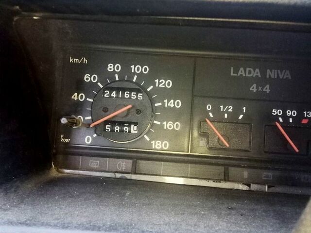 Зеленый ВАЗ Нива, объемом двигателя 1.7 л и пробегом 241 тыс. км за 2000 $, фото 3 на Automoto.ua