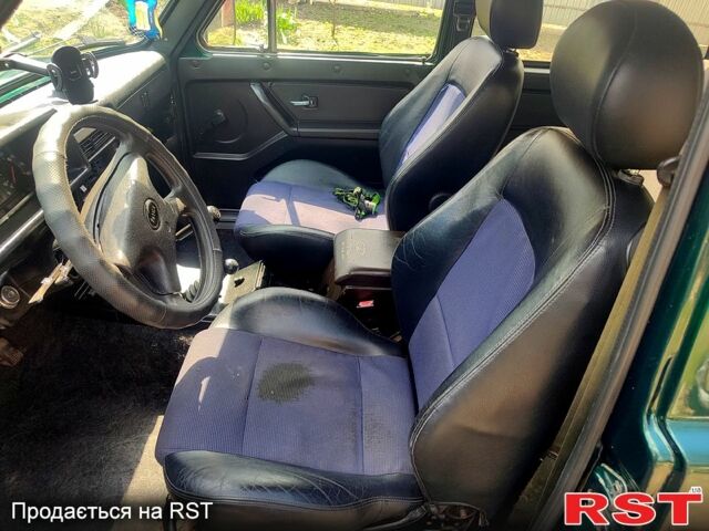 Зелений ВАЗ Нива, об'ємом двигуна 1.6 л та пробігом 320 тис. км за 3500 $, фото 5 на Automoto.ua