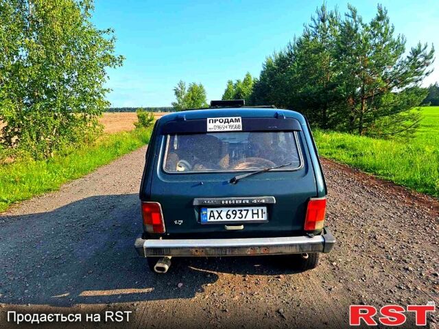 Зелений ВАЗ Нива, об'ємом двигуна 1.7 л та пробігом 250 тис. км за 2000 $, фото 1 на Automoto.ua