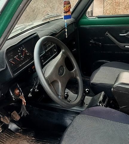 Зеленый ВАЗ Нива, объемом двигателя 1.7 л и пробегом 120 тыс. км за 2500 $, фото 5 на Automoto.ua