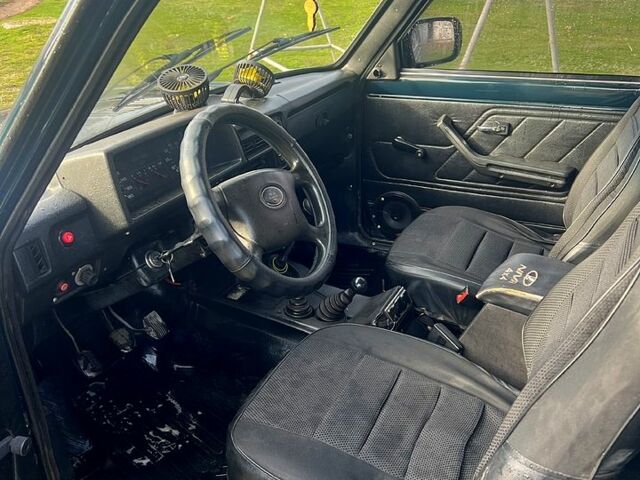 Зеленый ВАЗ Нива, объемом двигателя 1.7 л и пробегом 150 тыс. км за 2000 $, фото 6 на Automoto.ua