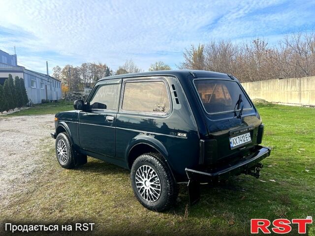 Зеленый ВАЗ Нива, объемом двигателя 1.7 л и пробегом 150 тыс. км за 2000 $, фото 3 на Automoto.ua