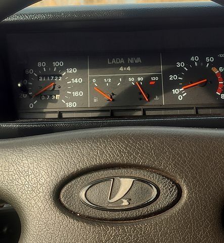 Зелений ВАЗ Нива, об'ємом двигуна 1.7 л та пробігом 0 тис. км за 3000 $, фото 3 на Automoto.ua