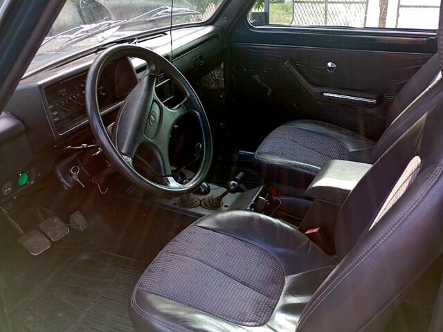 Зеленый ВАЗ Нива, объемом двигателя 1.7 л и пробегом 200 тыс. км за 3500 $, фото 4 на Automoto.ua