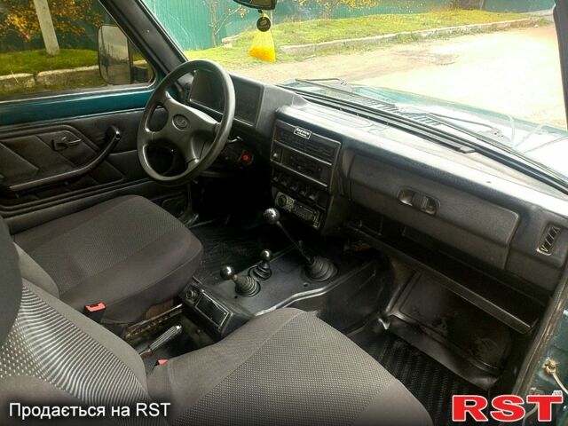 Зеленый ВАЗ Нива, объемом двигателя 1.7 л и пробегом 186 тыс. км за 3000 $, фото 6 на Automoto.ua