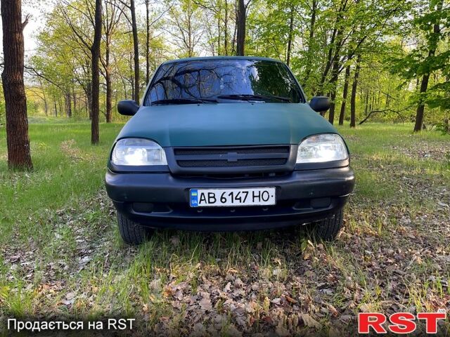 Зелений ВАЗ Нива, об'ємом двигуна 1.7 л та пробігом 435 тис. км за 2760 $, фото 2 на Automoto.ua