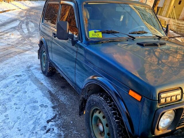 Зелений ВАЗ Нива, об'ємом двигуна 1.7 л та пробігом 142 тис. км за 4000 $, фото 1 на Automoto.ua