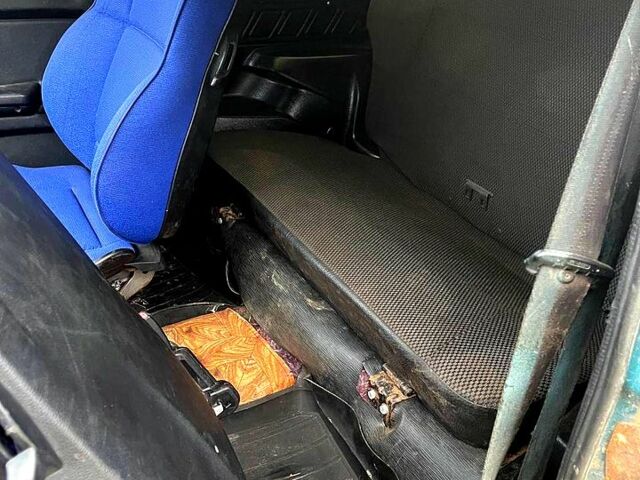 Зеленый ВАЗ Нива, объемом двигателя 1.7 л и пробегом 235 тыс. км за 2700 $, фото 7 на Automoto.ua