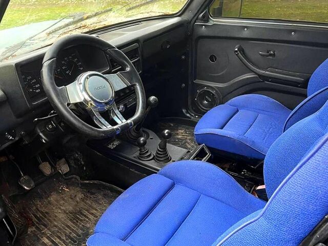 Зеленый ВАЗ Нива, объемом двигателя 1.7 л и пробегом 235 тыс. км за 2700 $, фото 10 на Automoto.ua