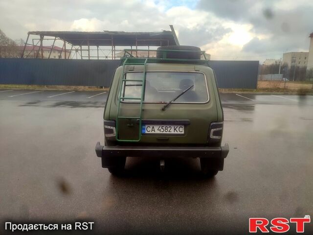 Зеленый ВАЗ Нива, объемом двигателя 1.7 л и пробегом 220 тыс. км за 2800 $, фото 3 на Automoto.ua