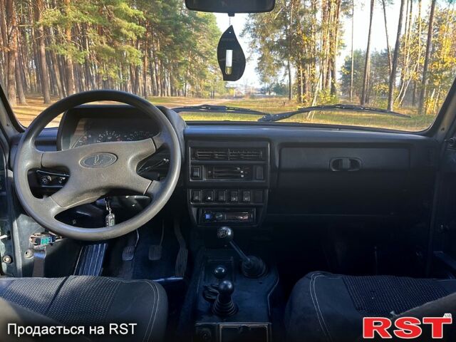 Зеленый ВАЗ Нива, объемом двигателя 1.7 л и пробегом 208 тыс. км за 3300 $, фото 9 на Automoto.ua