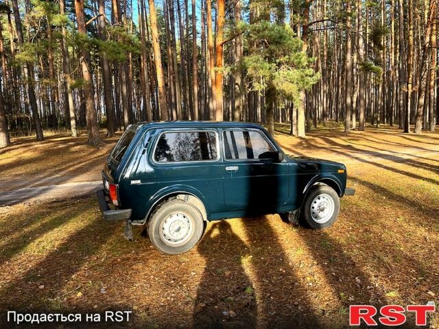 Зеленый ВАЗ Нива, объемом двигателя 1.7 л и пробегом 208 тыс. км за 3300 $, фото 2 на Automoto.ua