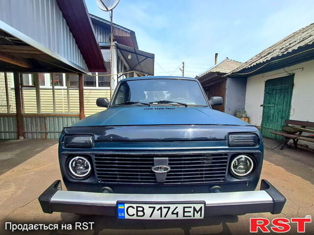 Зеленый ВАЗ Нива, объемом двигателя 1.7 л и пробегом 207 тыс. км за 5200 $, фото 2 на Automoto.ua