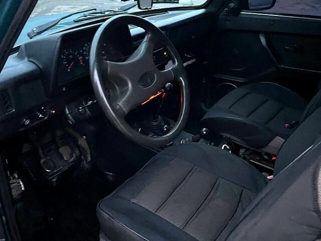 Зеленый ВАЗ Нива, объемом двигателя 1.7 л и пробегом 160 тыс. км за 5200 $, фото 4 на Automoto.ua