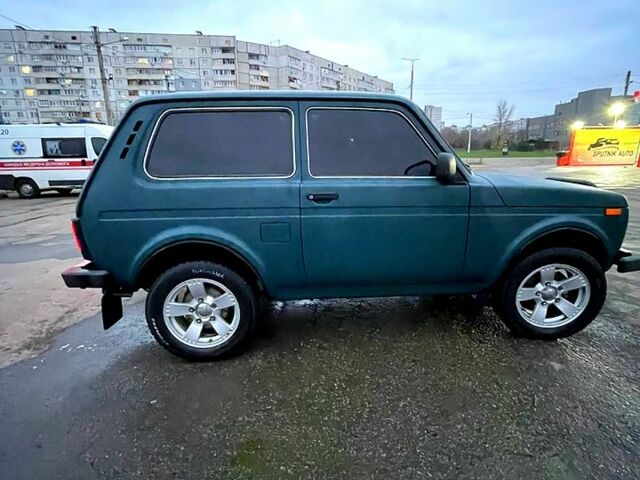 Зеленый ВАЗ Нива, объемом двигателя 1.7 л и пробегом 160 тыс. км за 5200 $, фото 2 на Automoto.ua