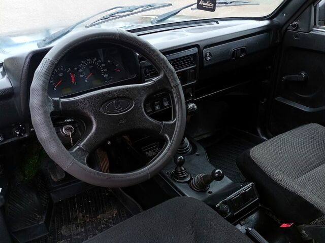 Зеленый ВАЗ Нива, объемом двигателя 1.7 л и пробегом 322 тыс. км за 3600 $, фото 7 на Automoto.ua