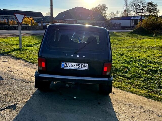 Зеленый ВАЗ Нива, объемом двигателя 1.7 л и пробегом 98 тыс. км за 5500 $, фото 3 на Automoto.ua