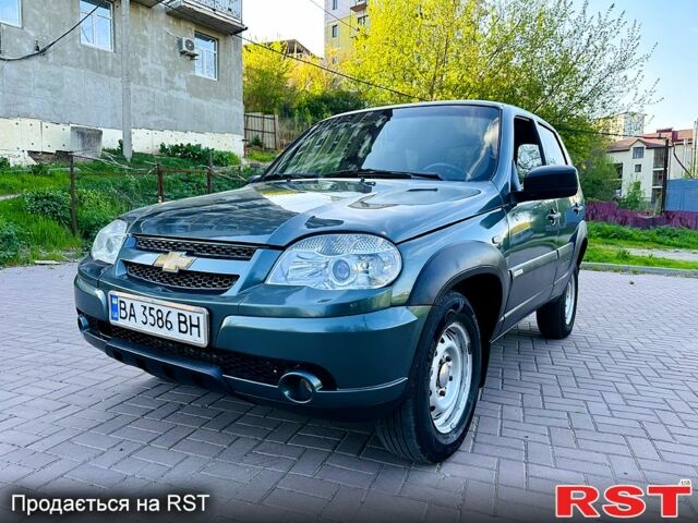 Зеленый ВАЗ Нива, объемом двигателя 1.7 л и пробегом 197 тыс. км за 4300 $, фото 4 на Automoto.ua