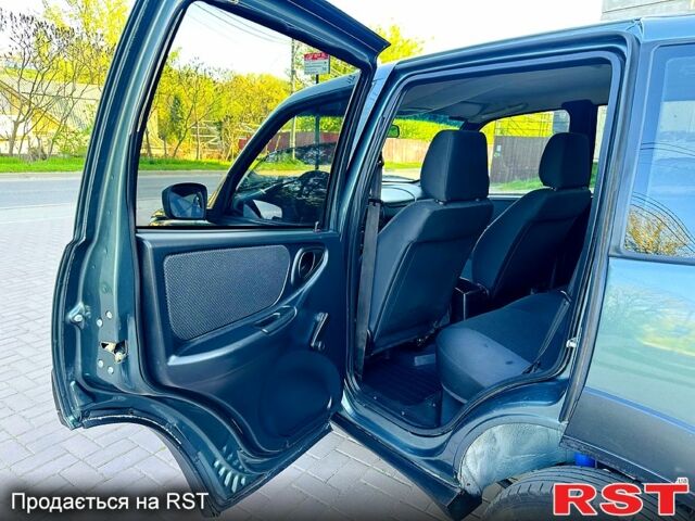 Зеленый ВАЗ Нива, объемом двигателя 1.7 л и пробегом 197 тыс. км за 4300 $, фото 2 на Automoto.ua