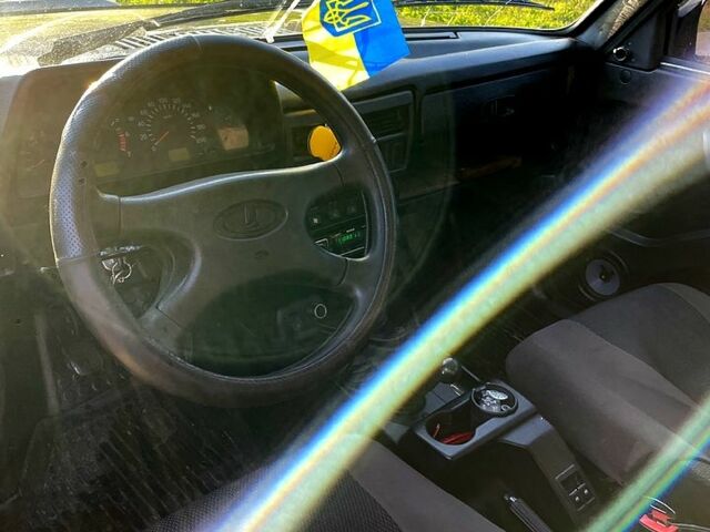 Зеленый ВАЗ Нива, объемом двигателя 1.7 л и пробегом 98 тыс. км за 5500 $, фото 7 на Automoto.ua