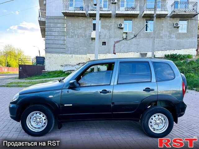 Зеленый ВАЗ Нива, объемом двигателя 1.7 л и пробегом 197 тыс. км за 4300 $, фото 12 на Automoto.ua