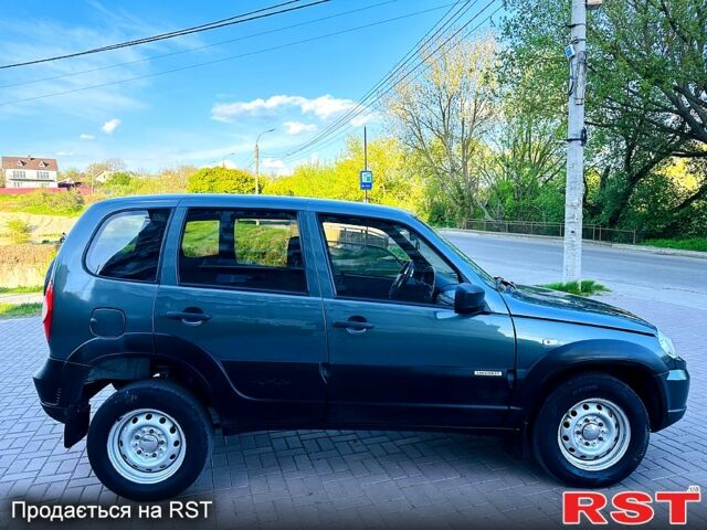Зеленый ВАЗ Нива, объемом двигателя 1.7 л и пробегом 197 тыс. км за 4300 $, фото 8 на Automoto.ua
