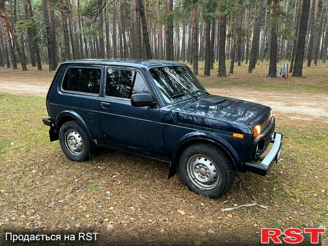 Зеленый ВАЗ Нива, объемом двигателя 1.7 л и пробегом 142 тыс. км за 3600 $, фото 1 на Automoto.ua