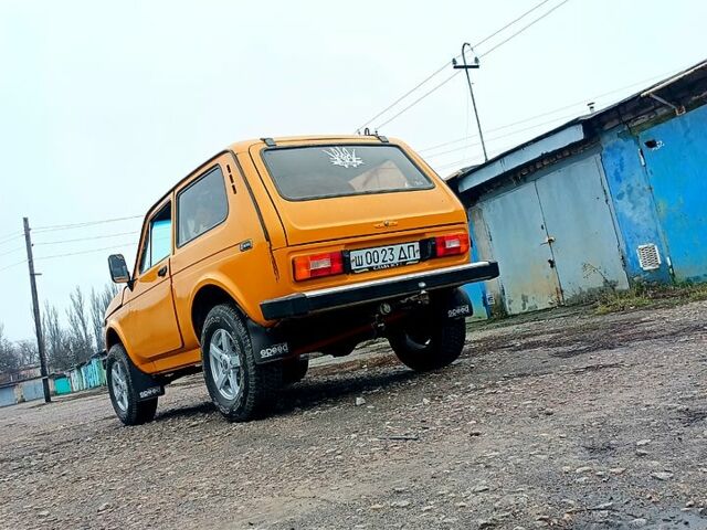 Помаранчевий ВАЗ Нива, об'ємом двигуна 1.5 л та пробігом 250 тис. км за 3800 $, фото 2 на Automoto.ua