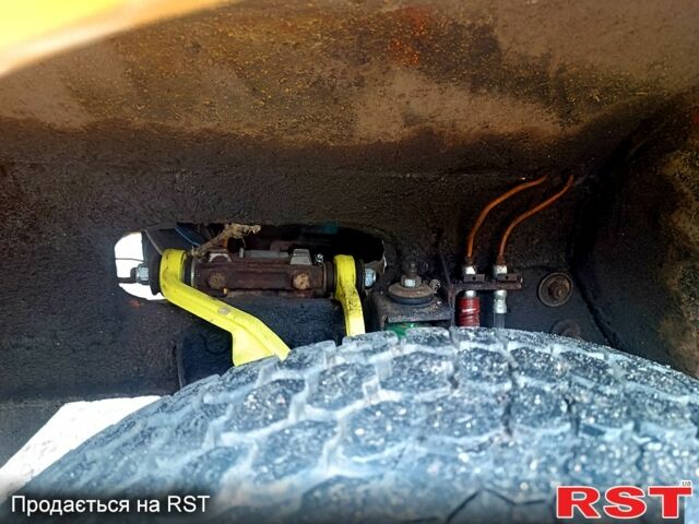 Помаранчевий ВАЗ Нива, об'ємом двигуна 1.5 л та пробігом 250 тис. км за 3800 $, фото 4 на Automoto.ua